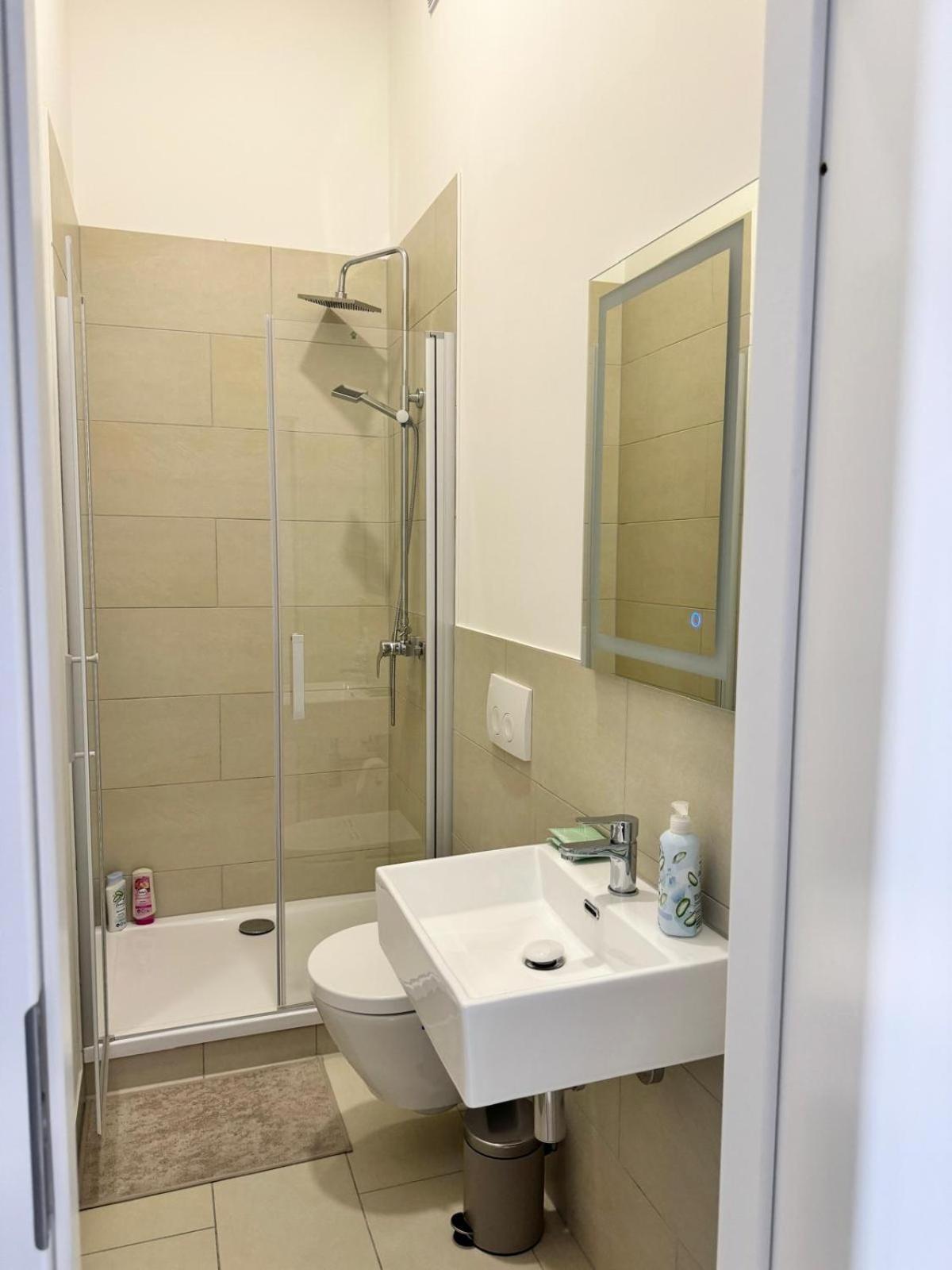 Heaven Homes - Privatzimmer Mit Bad Im Herzen Von Duesseldorf Eksteriør bilde